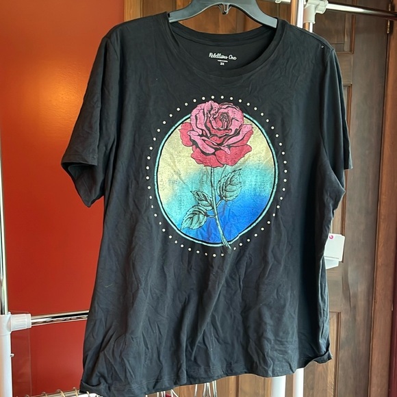 Rebellious One Graphic top - Picture 2 of 5